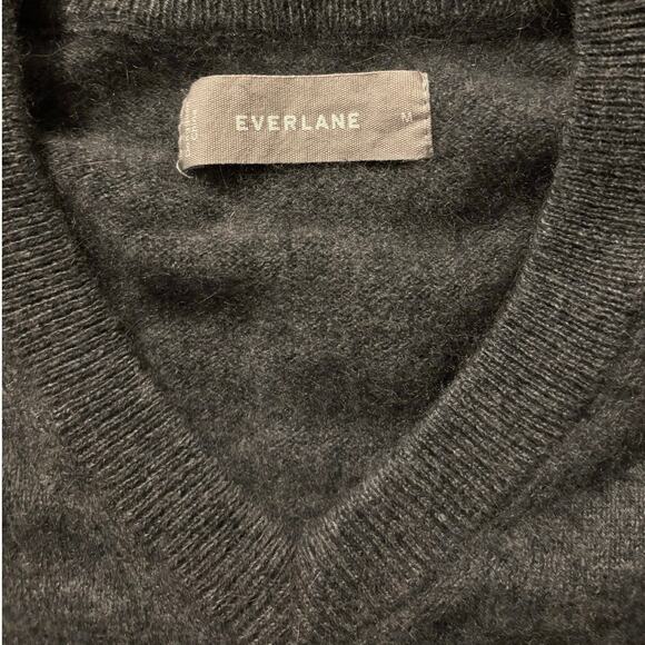 Everlane Men’s Medium Sweater 100% Cashmere V Neck Pullover Knit - Picture 3 of 8